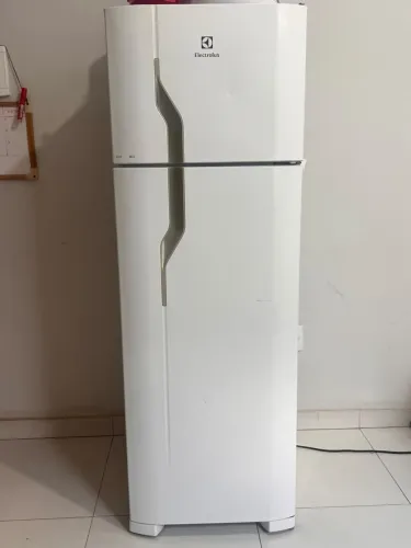 Geladeira Electrolux DC35A de 260 Litros com sistema Cycle Defrost