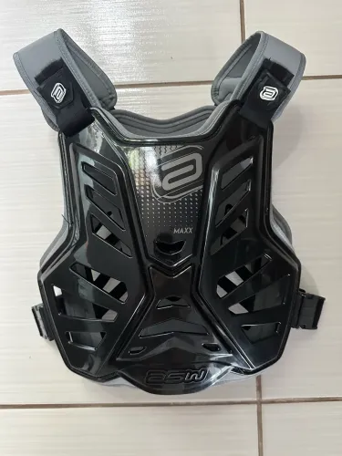 Colete e óculos motocross