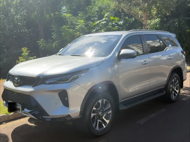 Toyota Hilux SW4 SRX Plat. 4X4 2.8 TB Die. Aut. 2024