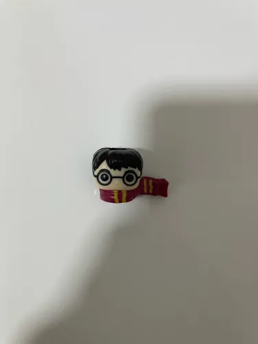 boneco kinder joy harry potter - harry de cachecol
