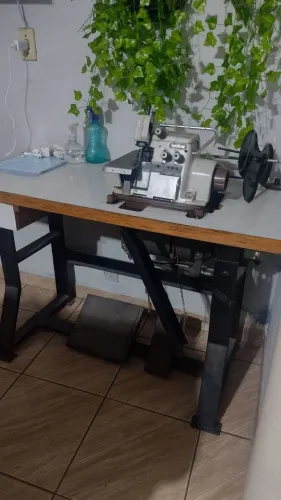 Máquina Overlok