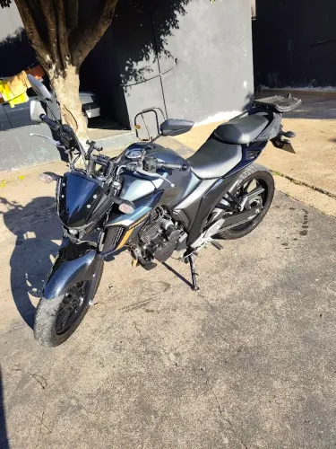 Yamaha Fazer FZ25 2024 Verde - Impecável, Baixa KM, Manual e Chave reserva