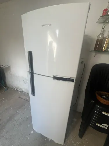 Vendo Geladeira Brastemp em ótimo estado de conservação e funcionando perfeitamente