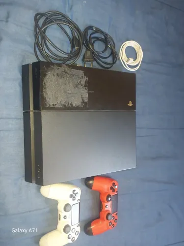 PlayStation 4 - FAT 500GB Usado - +2 controles e 5 jogos!!