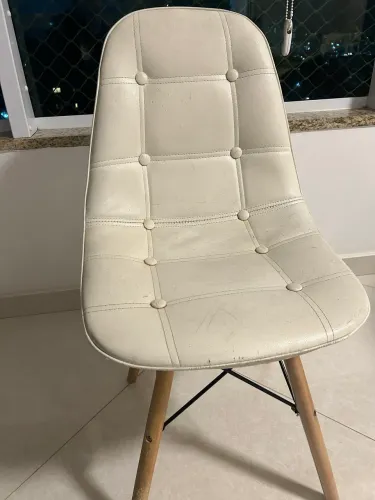 Cadeira Charles Eames Eiffel DSR/DKR com Assento Estofado em Botonê