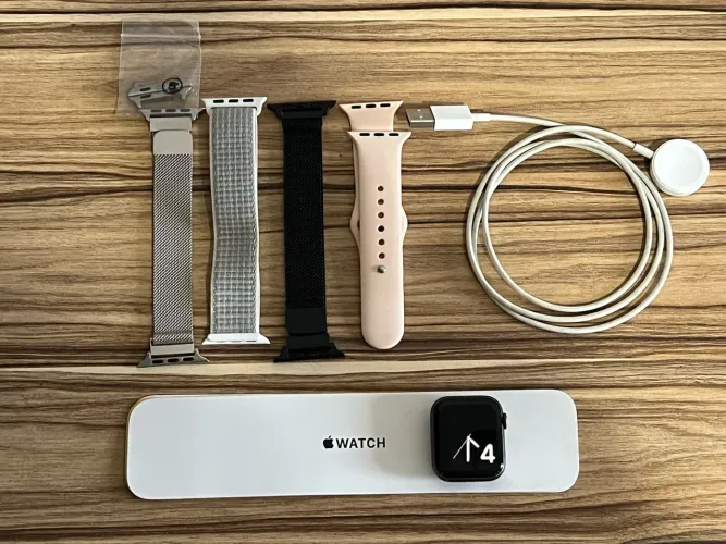 Apple Watch Series 5 40mm Cinza Espacial + Pulseiras Extras