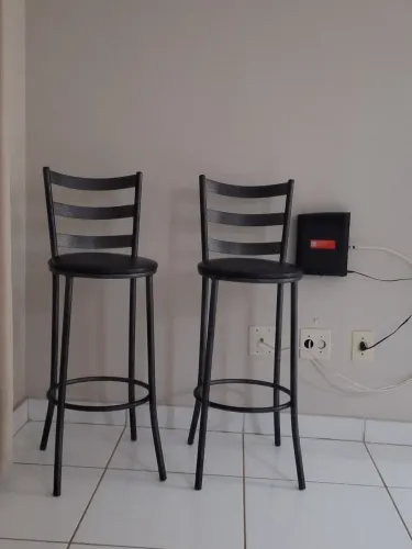 Vendo banquetes junto ou separado usada bom estado porém uma esta com um detalhe de amassa