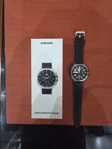 SmartWatch Galaxy watch 8 Classic Samsung com pouco tempo de uso, acompanha carregador