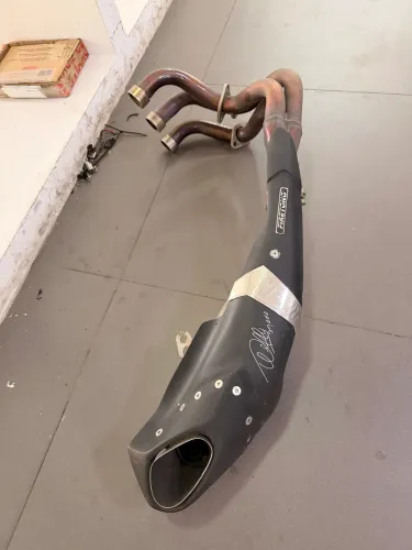 Escapamento esportivo MT-09
