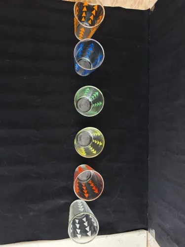 Conjunto Vintage de 6 Copos Coloridos em Vidro Decorado