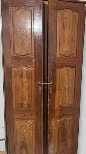 Guarda roupa 2 portas 4 gavetas todo de madeira