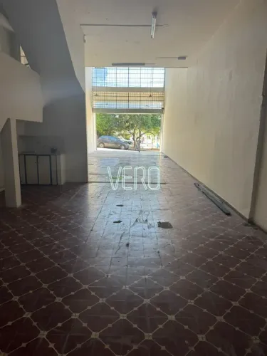 Imóvel para venda tem 230 metros quadrados em Carlos Prates - Belo Horizonte - MG