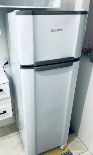 Geladeira Esmaltec Nova e Sem Uso
