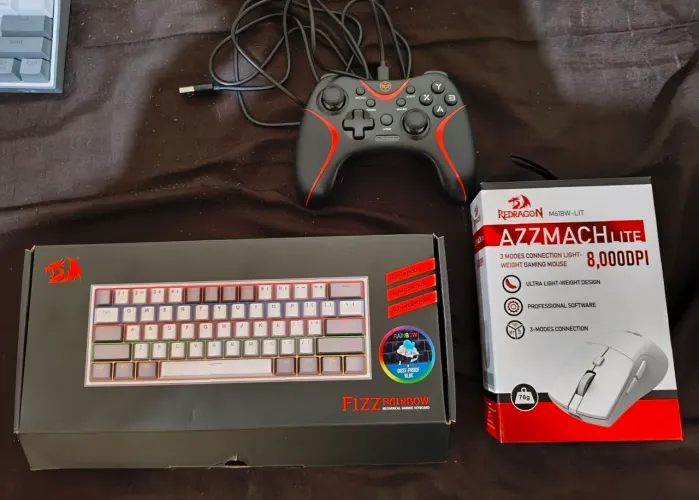 Kit Gamer SemiNovo - Teclado Mecânico Redragon e Mouse + Controle Pichau