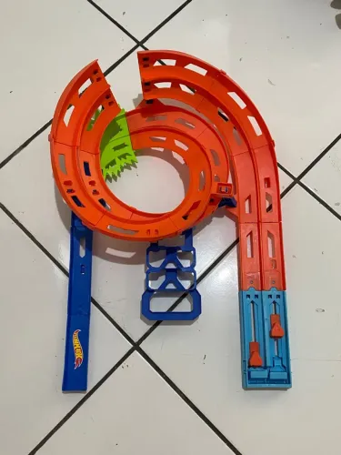 PISTA HOTWHEELS + 40 CARRINHOS