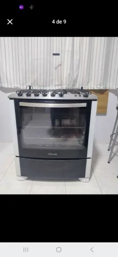 A venda um lindo ? fogão 6 bocas Electrolux bvlts funcionando perfeitamente 
