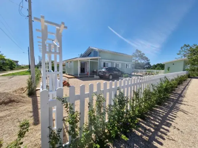 Oportunidade Imperdível na Praia do Sol! Casa Mista Nova - Conforto e Estilo a Poucos Pass