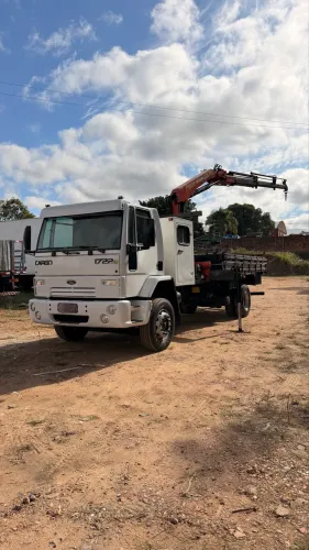 Ford Cargo 1722 ano 2010 com Munck PKK 12.500