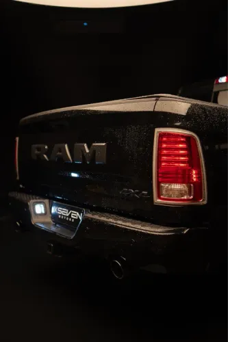 Ram Classic Laramie Night Edition 5.7 V8 16V Gasolina 4X4 Aut. 2022