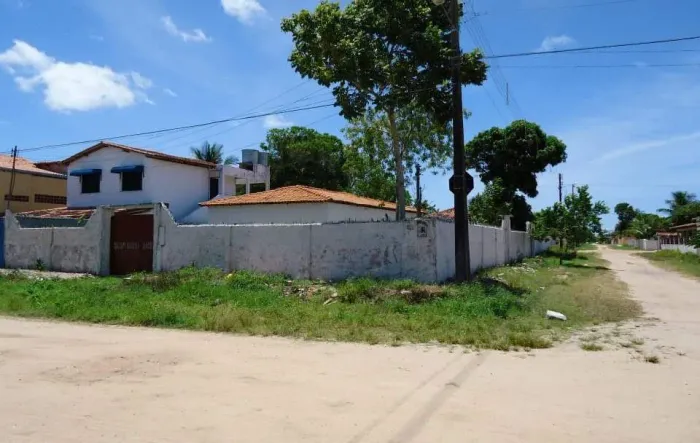 Vende ou troca casa em Nova Viçosa,Sul da Bahia. Troco por casa em Marataízes,ES 