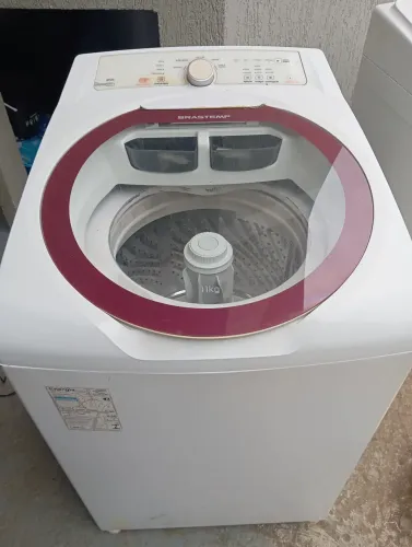 Vendo duas maq. de lavar roupas Brastemp e Eletrolux, funcionam mas precisam de manutenção