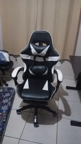 Cadeira game nova pouco tempo de uso