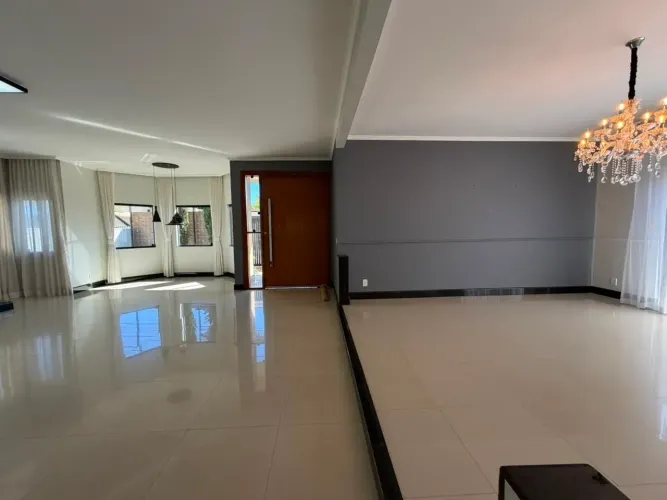 | Casa no Jockey Club com 2 Imóveis no Lote | Documentação OK ~