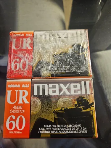 Fita K7 Maxell lacrada 