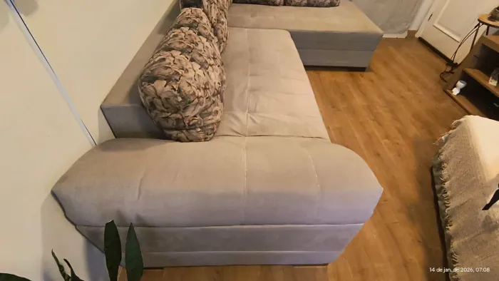 Sofá 4 lugares - Semi novo.