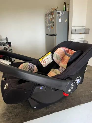 Carrinho de Bebê Alça Reversível com Bebê Conforto Cosco Kids