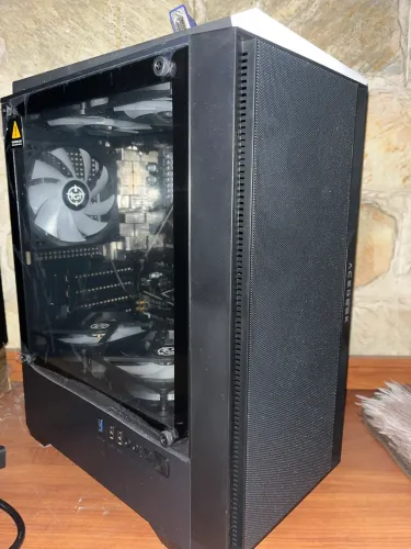Gabinete mid tower