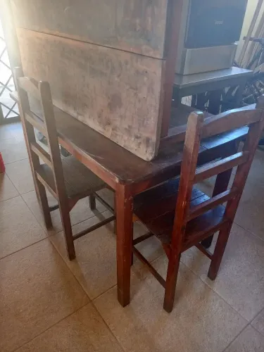 Vendo jogo mesa c cadeira 