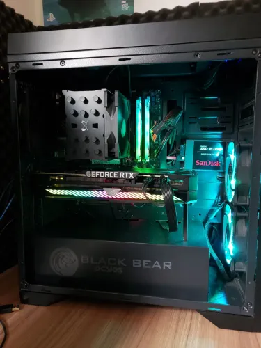 Gabinete Pcyes! Black Bear usado