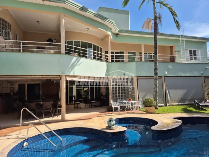 Sobrado com 4 suítes, 6 vagas e Espaço gourmet com Piscina!
