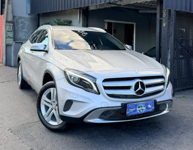 Mercedes-Benz GLA 200 Adv. 1.6/1.6 TB 16V Flex Aut. 2017