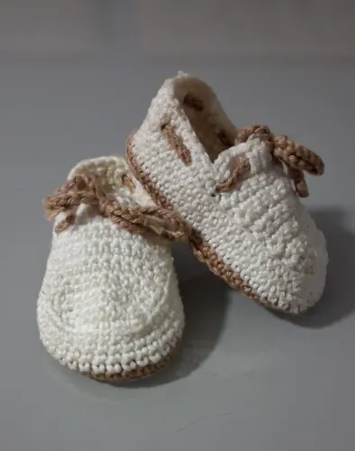 Sapatinho de crochê 