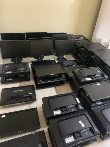 Lote 40 monitores 