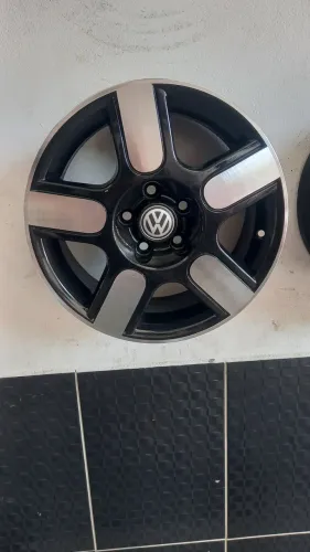 Roda aro 15 furacão 5x100 original do crossfox semi novas