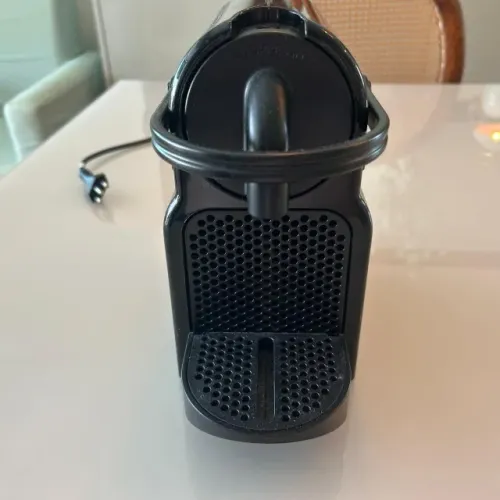 Nespresso Inissia Preta, Cafeteira D40 Cor Preto (Usado em estado de novo)