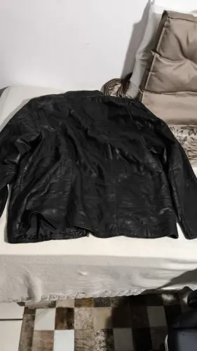 Blusa ou jaqueta de couro legitima