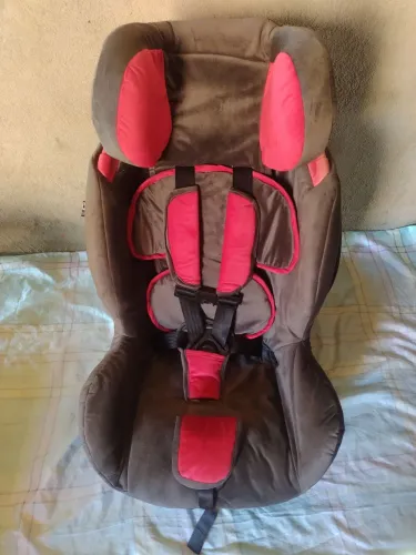 Cadeirinha infantil automotiva marca Infanti.