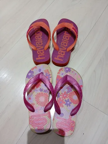 2 pares de chinelos havaianas tamanho 27/28