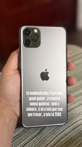 Vendo iPhone 11 Pro Max 256 gb (detalhe na tela)