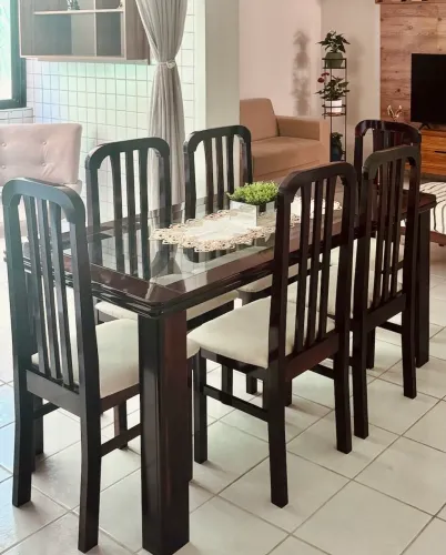 Vendo Mesa de Jantar + 6 cadeiras em madeira