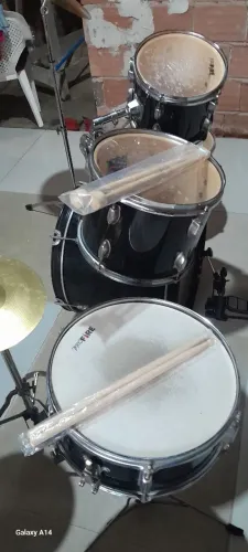 Bateria instrumental semi nova