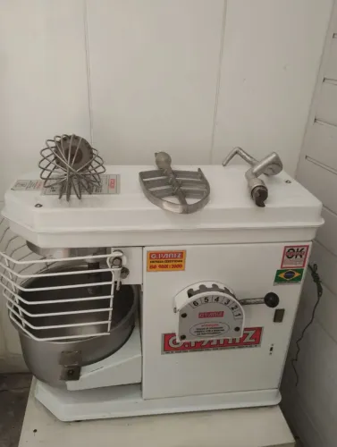 Vendo equipamentos para padaria.