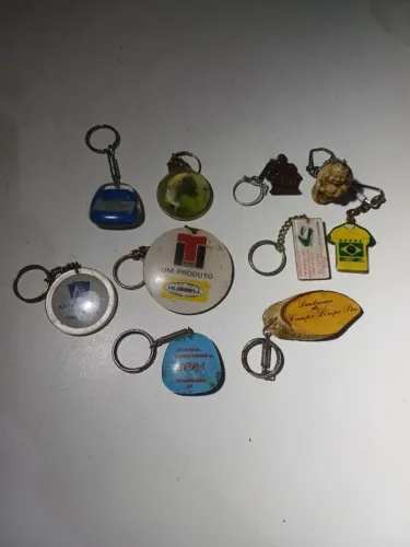 Conjunto de chaveiros diversos
