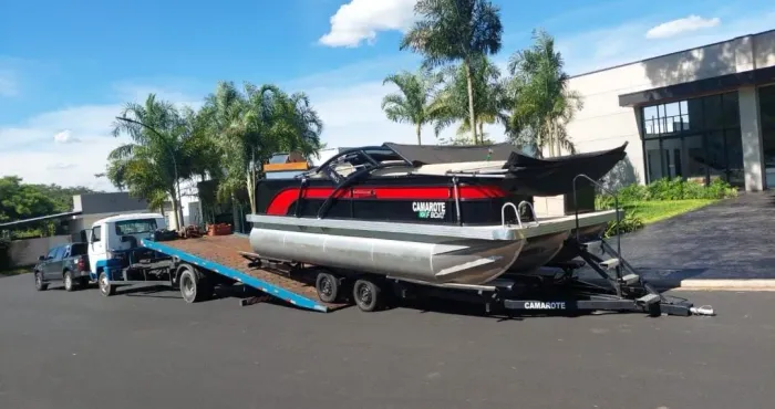 Barco americano modelo Pontoon fboat 7500 18p