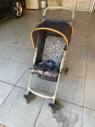 Vendo carrinho de bebê