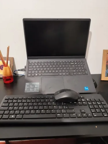 Vendo Notebook Dell (+mouse + teclado sem fio da Dell +suporte)